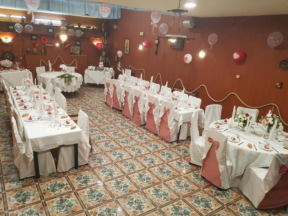 Hostal Milenium Els Monjos Экстерьер фото