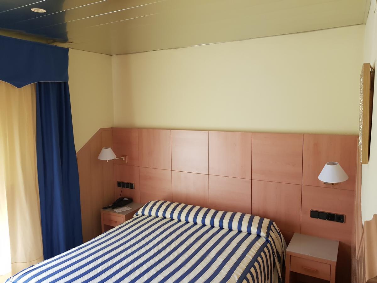 Hostal Milenium Els Monjos Экстерьер фото