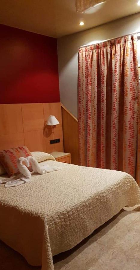 Hostal Milenium Els Monjos Экстерьер фото