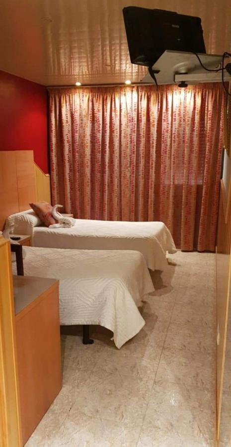 Hostal Milenium Els Monjos Экстерьер фото